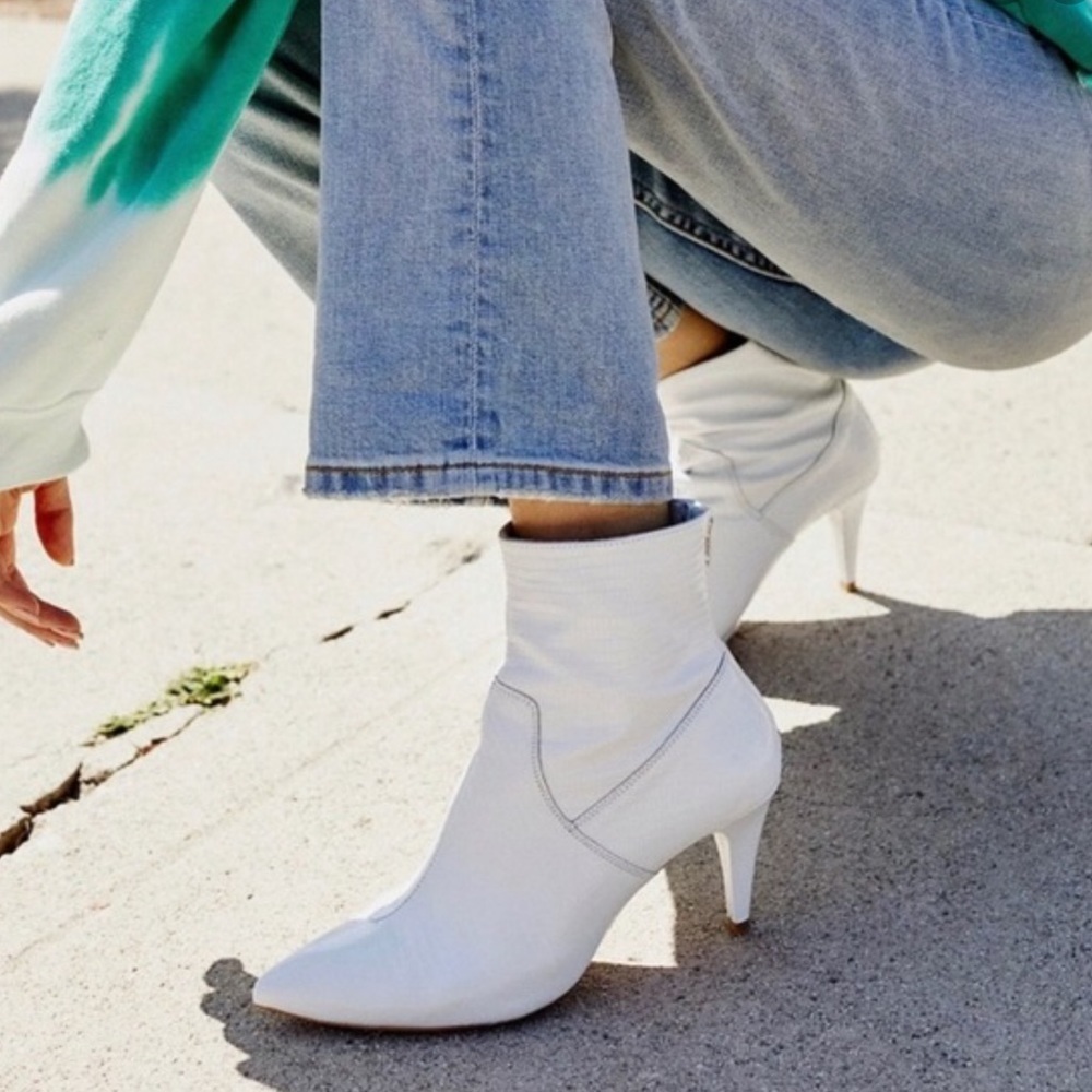 𝅺Free People NWT Willa White Leather Ankle Boot. Sz. 38 US 7